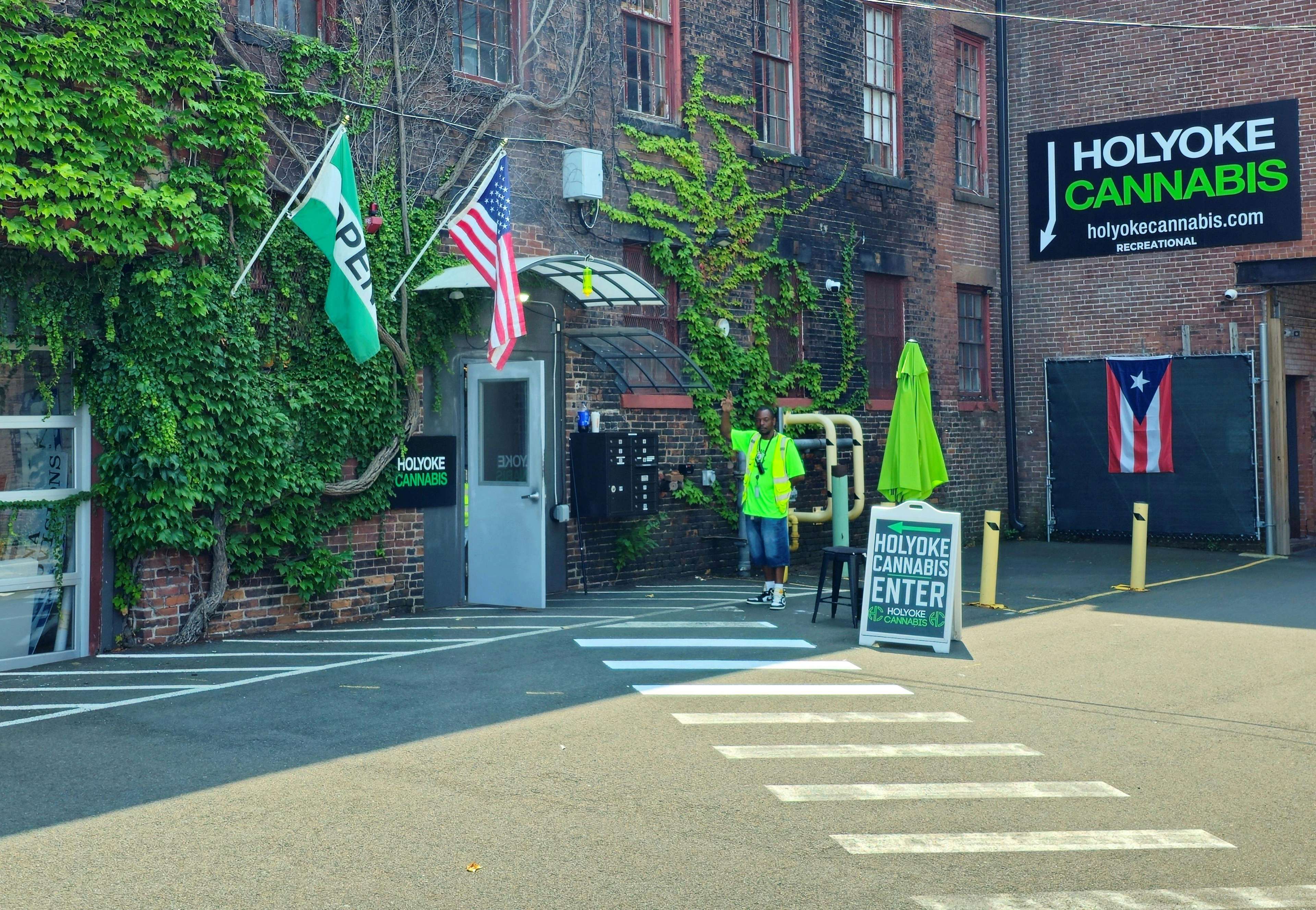 Holyoke Cannabis Dispensary – Holyoke storefront banner - recreational marijuana dispensary