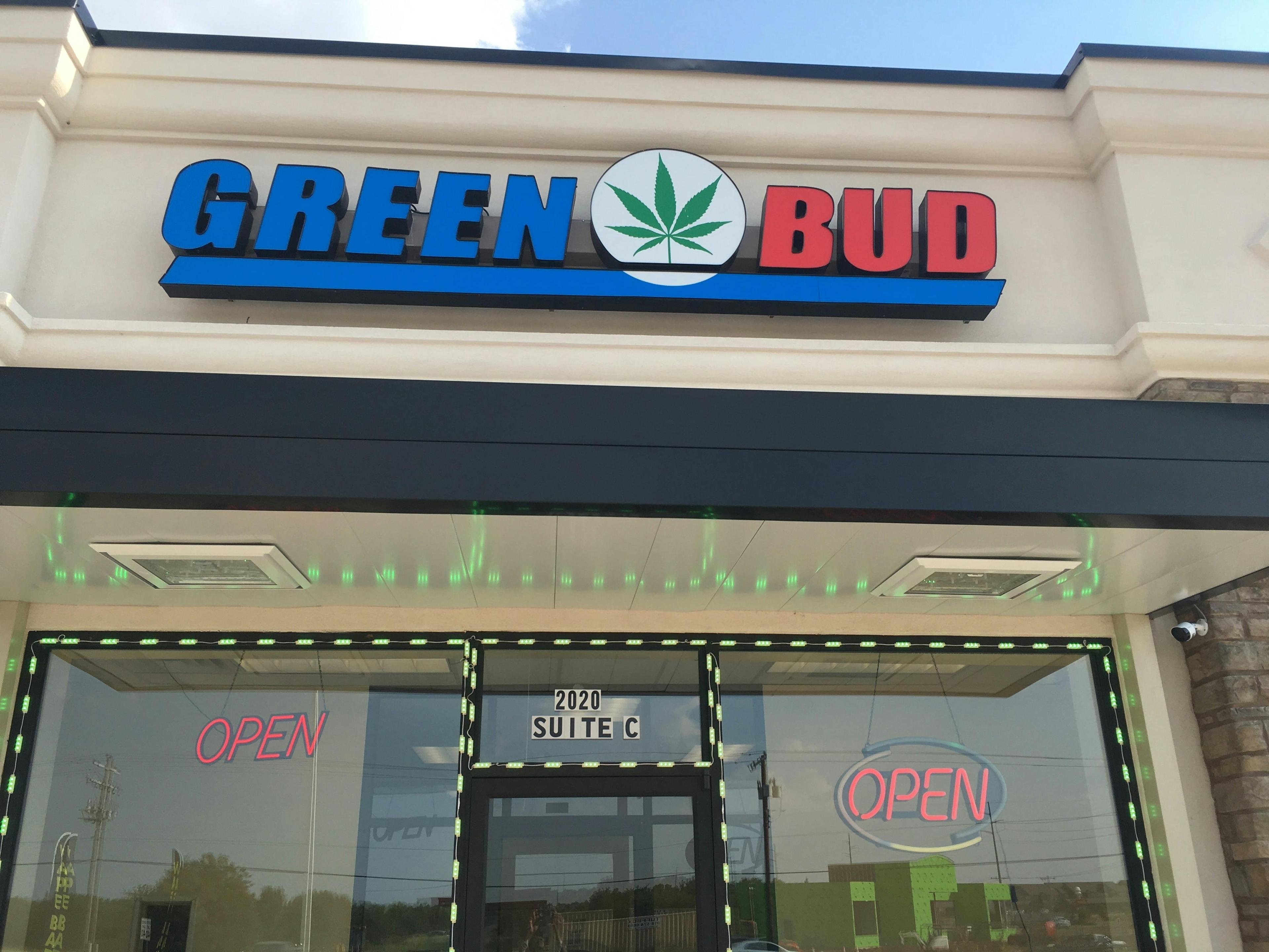 GREEN BUD logo